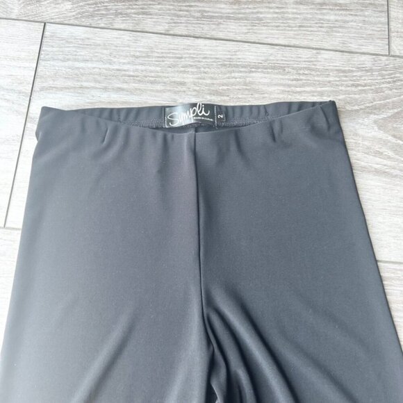 Sympli Black Lagenlook Pull up Laser Cut Cropped Leggings Made in Canada - Picture 3 of 11